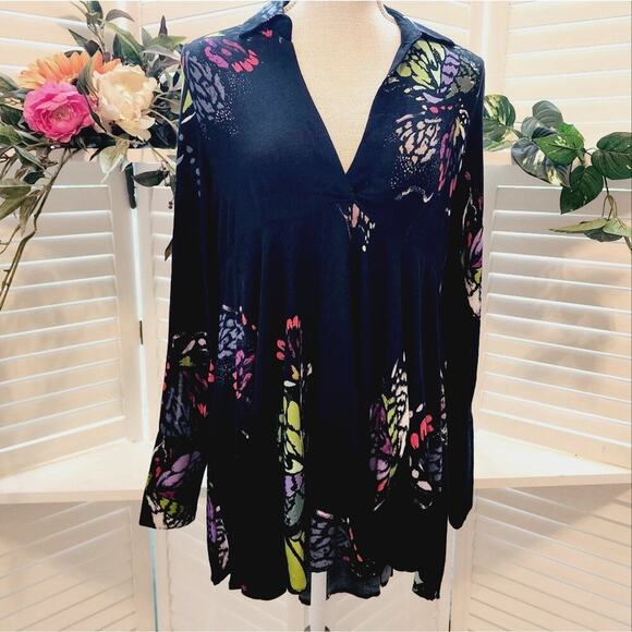 FREE PEOPLE FIELD OF BUTTERFLIES TUNIC SIZE XS (OVERSIZED) - Picture 2 of 10